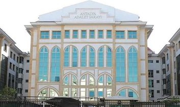 Antalya’da rüşvet operasyonunda 5 tutuklama