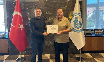 Polis eşleri derneği’nden Başkan Meçikoğlu’na teşekkür