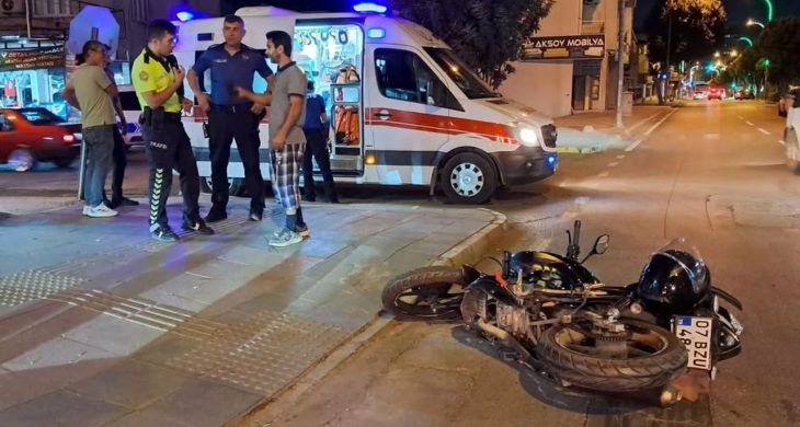 Serik’te motosiklet kazası: Kadın sürücü yaralandı