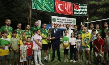 Bayramcı voleybol turnuvasında Tahirağa şampiyon oldu