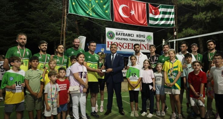 Bayramcı voleybol turnuvasında Tahirağa şampiyon oldu