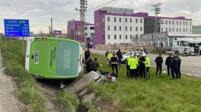 Samsun’da öğrenci servisi devrildi: 11 yaralı