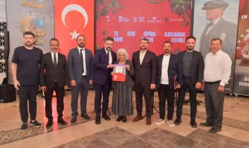 Sanatçı Emel Göksu Uçan Süpürge Uluslararası Kadın Filmleri Festivali Kapsamında Ankara Kent Konseyi’nde Ağırlandı