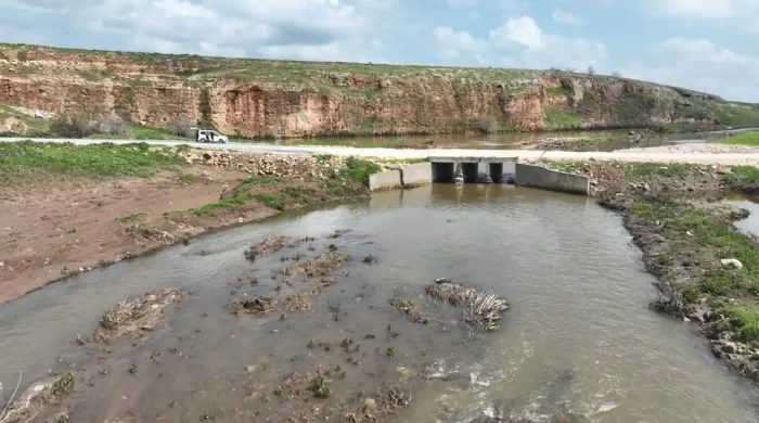 Şanlıurfa Büyükşehir Belediyesi Viranşehir’de selin izlerini sildi
