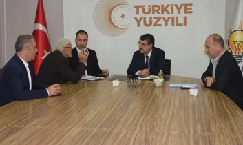 AK Parti Batman İl Başkanı Hüseyin Şansi vatandaşın taleplerini dinledi