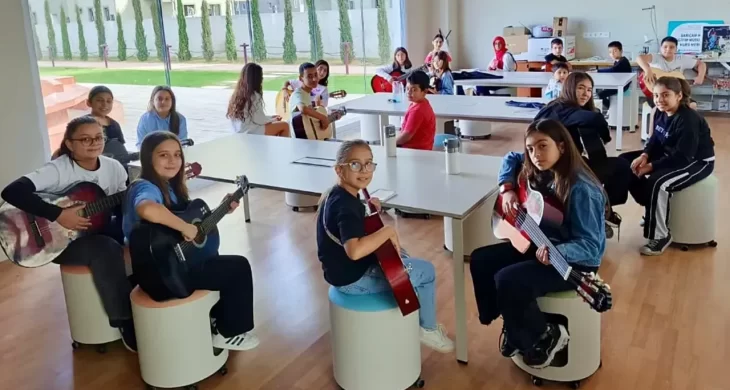 Sarıçam’da saz ve gitar kursları başladı