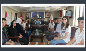 Başarılı öğrenciler, Tutak Kaymakamı Coşkun’u ziyaret etti