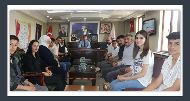 Başarılı öğrenciler, Tutak Kaymakamı Coşkun’u ziyaret etti