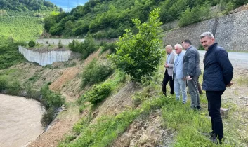 Selden zarar gören kovanlıkta hasar tespiti yapılıyor