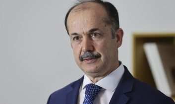 Eski Yunus Emre Enstitüsü Başkanı Şeref Ateş gözaltına alındı