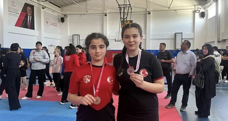 Serik’te ortaokullu güreşçilerden 2 madalya başarısı