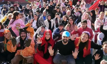 Seyhan Belediyesinden çocuklara tiyatro dolu sömestir