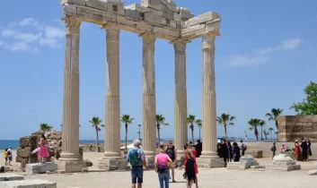Side’de Herakles Kapısı gün yüzüne çıkarıldı