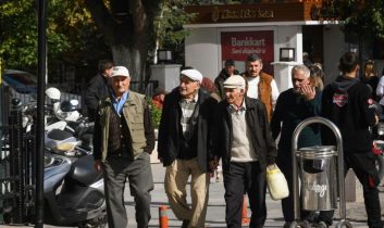 Sındırgı’da deprem sonrası yaşam normale dönüyor