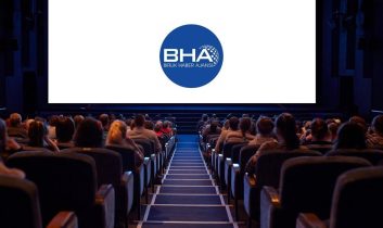 Sinemalarda bu hafta: Rihanna’lı “Şirinler” ve “Ben Efsaneyim” geri döndü!