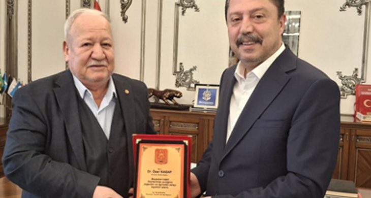 Beypazarı Muharip Gaziler Derneğinden belediye başkanına plaket