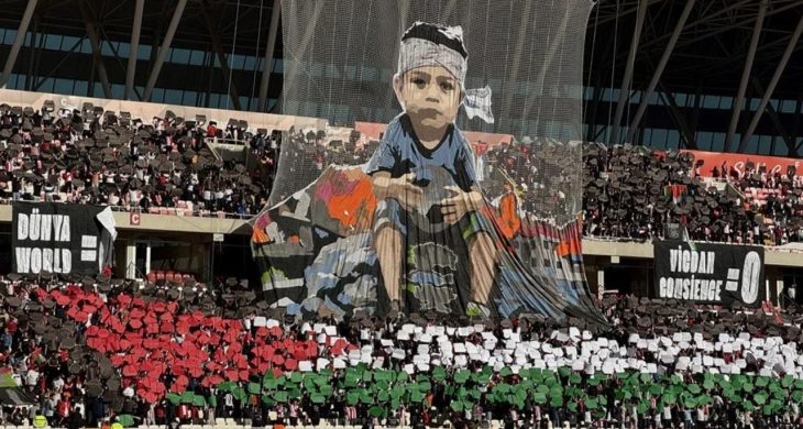 Sivasspor taraftarlarından Gazze’ye anlamlı destek: “Dünya: 0 – Vicdan: 0”