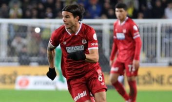 Sivasspor’un Yunan orta sahası Charilaos Charisis, Sivas’ta en çok vergi ödeyen 2. isim oldu