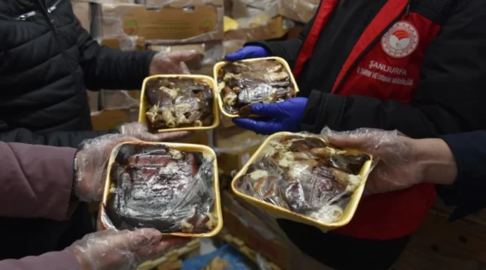 Son kullanma tarihi geçmiş 50 ton tavuk imha edildi