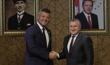 Bakan Bak Fenerbahçe yönetimini kabul etti