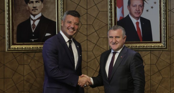 Bakan Bak Fenerbahçe yönetimini kabul etti