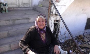 Parası Çalınan Yaşlı Kadın Ağladı