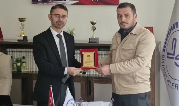 Sulakyurt’ta Kur’an-ı Kerim’i güzel okuma birincisine plaket