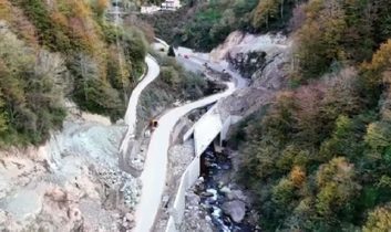 Sürmene–Köprübaşı yolunda yıllardır bitmeyen çalışma tepki çekiyor