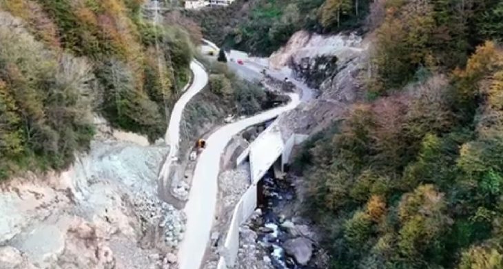 Sürmene–Köprübaşı yolunda yıllardır bitmeyen çalışma tepki çekiyor