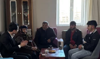 Susuz Kaymakamı Tutal’dan şehit ailesine bayram ziyareti