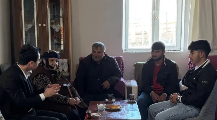 Susuz Kaymakamı Tutal’dan şehit ailesine bayram ziyareti