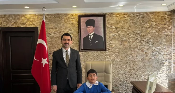 Susuz’da 23 Nisan coşkusu: Minik Kaymakamlar göreve temsili olarak başladı