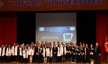 Kars Kafkas Üniversitesi İsmail Aytemiz Diş Hekimliği Fakültesi’nde beyaz önlük heyecanı
