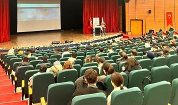 Kars Emniyeti’nden 2 bin 300 üniversite öğrencisine terörle mücadele eğitimi