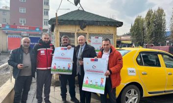 Kars’ta ‘Koruyucu Aile’ seferberliği: Toplu taşımada farkındalık afişleri