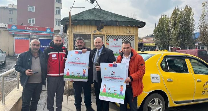 Kars’ta ‘Koruyucu Aile’ seferberliği: Toplu taşımada farkındalık afişleri