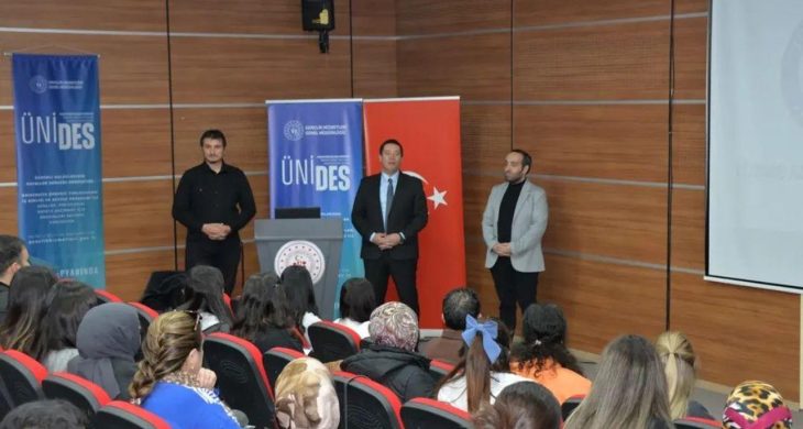 Kars’ta Yüzme Sporu Aday Hakem Kursu yoğun ilgiyle başladı