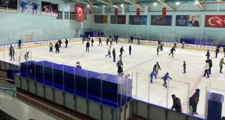 Kars Olimpik Buz Sporları Pisti’nde yoğun ilgi