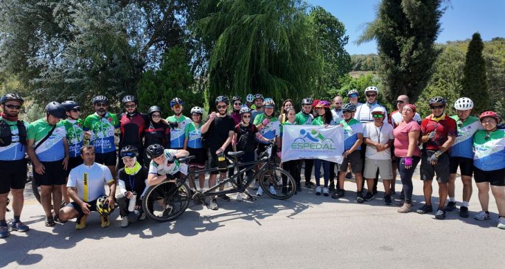Kocaeli Büyükşehir, engelsiz pedalları buluşturdu; Tandem bisikletlerle umuda pedal çevirdiler
