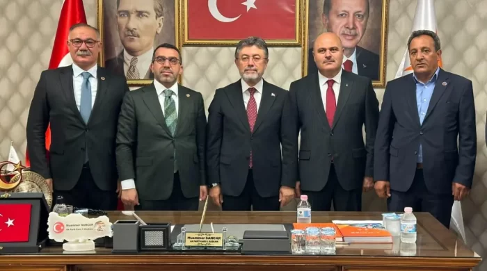Tarım ve Orman Bakanı İbrahim Yumaklı AK Parti Kars İl Başkanlığını ziyaret etti