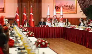 TBMM Başkanı Kurtulmuş, Dünya Çocuklarını Kabul Etti