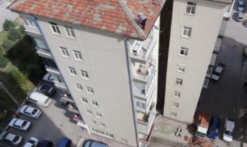 7 Katlı Binanın Çatısında Yürekleri Ağza Getiren Çalışma