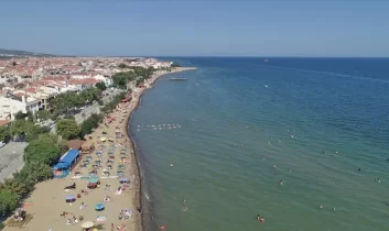 Tekirdağ’da fırtına hayatı olumsuz etkiledi: Denize girmek yasak
