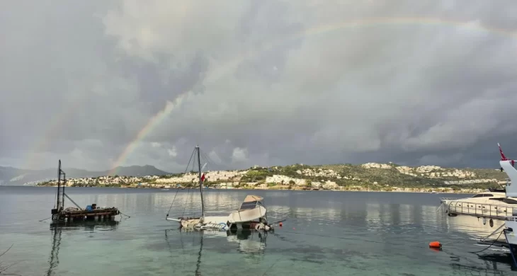 Bodrum’da 10 metrelik tekne fırtınada battı