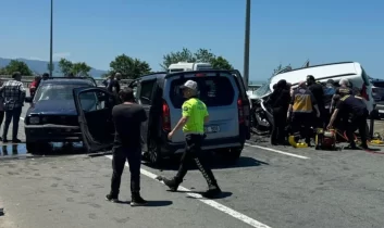 Ters yöne giren otomobil kazaya neden oldu: 2 ölü, 3 yaralı