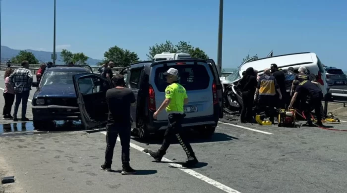 Ters yöne giren otomobil kazaya neden oldu: 2 ölü, 3 yaralı