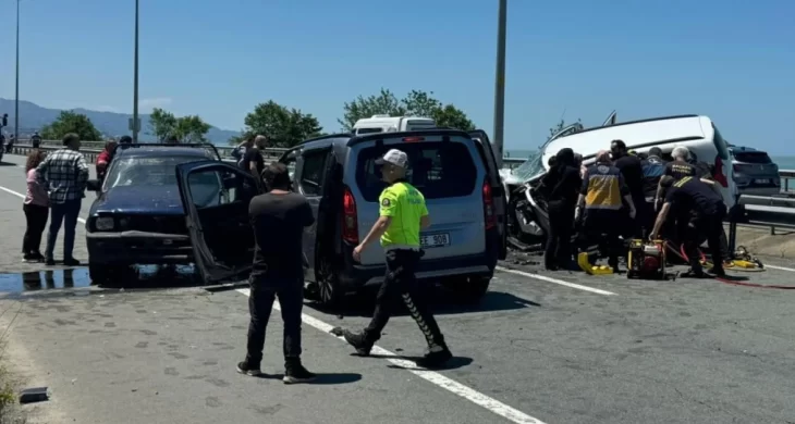 Ters yöne giren otomobil kazaya neden oldu: 2 ölü, 3 yaralı
