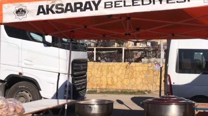 Aksaray Belediyesi Deprem Bölgesinde Sıcak Yemek İkramında Bulunuyor