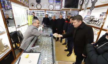 Başkan Dinçer AK Parti Teşkilatları İle Birlikte Esnafları Ziyaret Etti