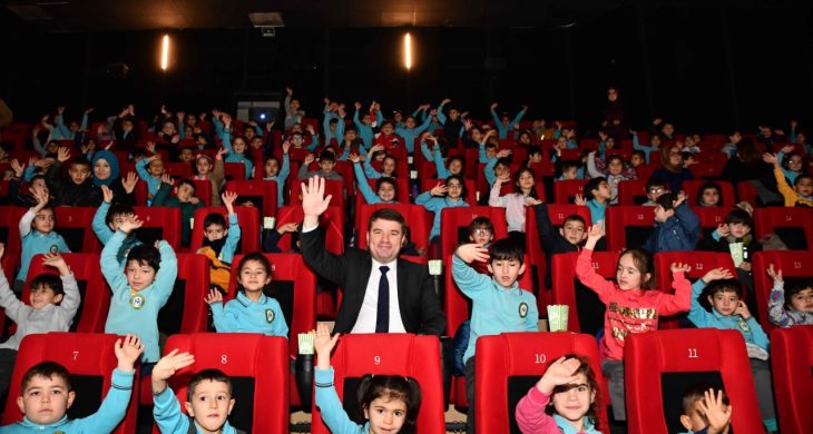 Öğrencilere Ücretsiz Sinema Bileti Jesti